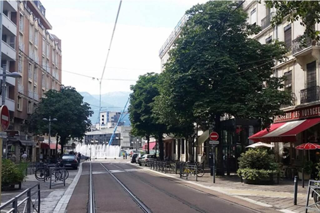 Joli 2 Pieces En Centre Ville , Gare A 50 Metres Grenoble Exteriör bild